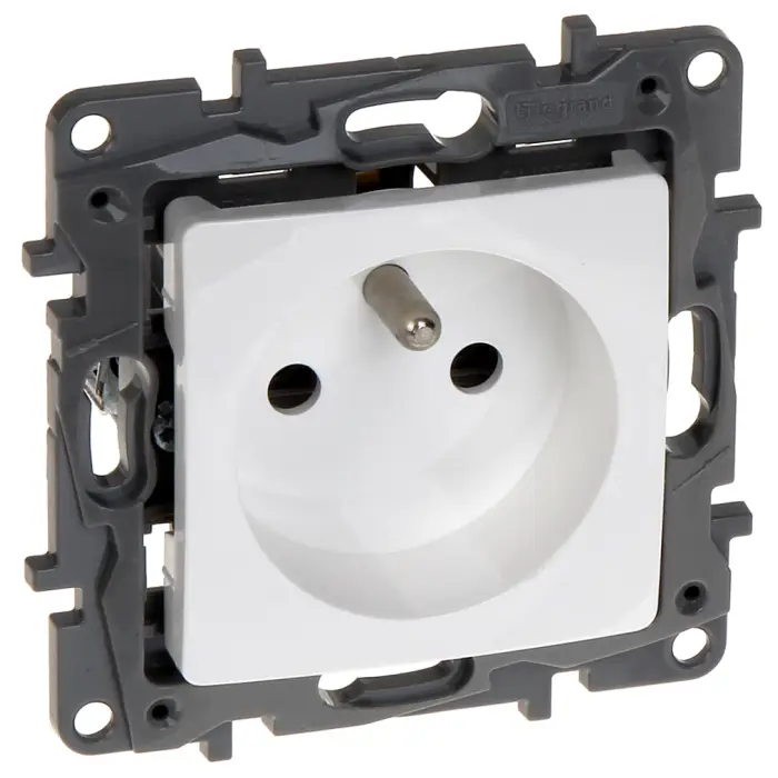 GNIAZDO POJEDYNCZE LE-764540 Niloe 230 V 16 A LEGRAND